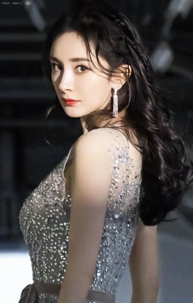 宁静|杨幂，穿什么衣服都亮眼