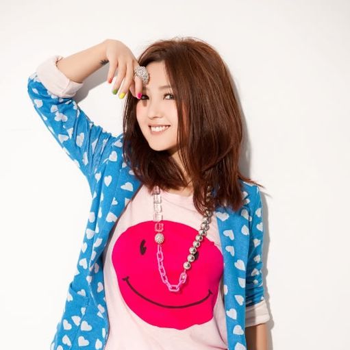 何洁|一碰就怀孕,“超女”何洁毁灭史:曾经有多风光,现在就有多落魄