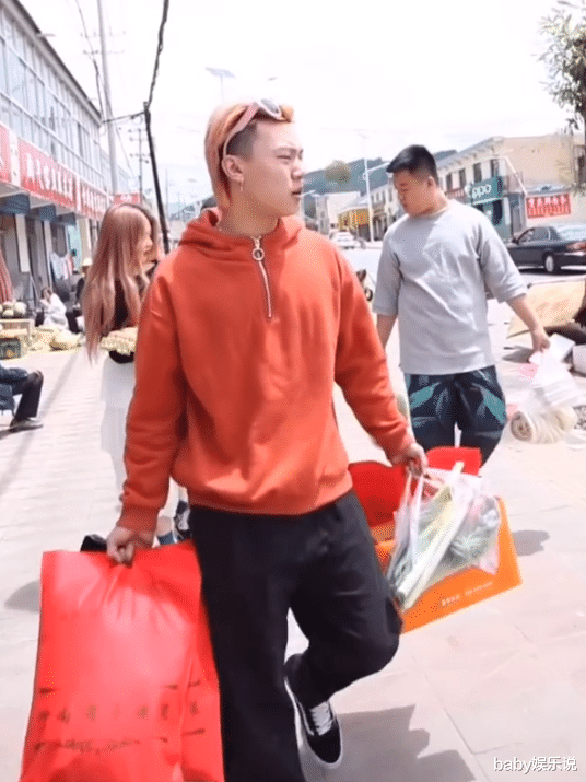 张赢天|“变形计小魔王”王晨正：爷爷去世后，不远万里奔丧悼念