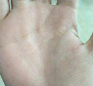 玄何师傅风水 苦命女人手相特征，一生奔波劳累，还不讨好！