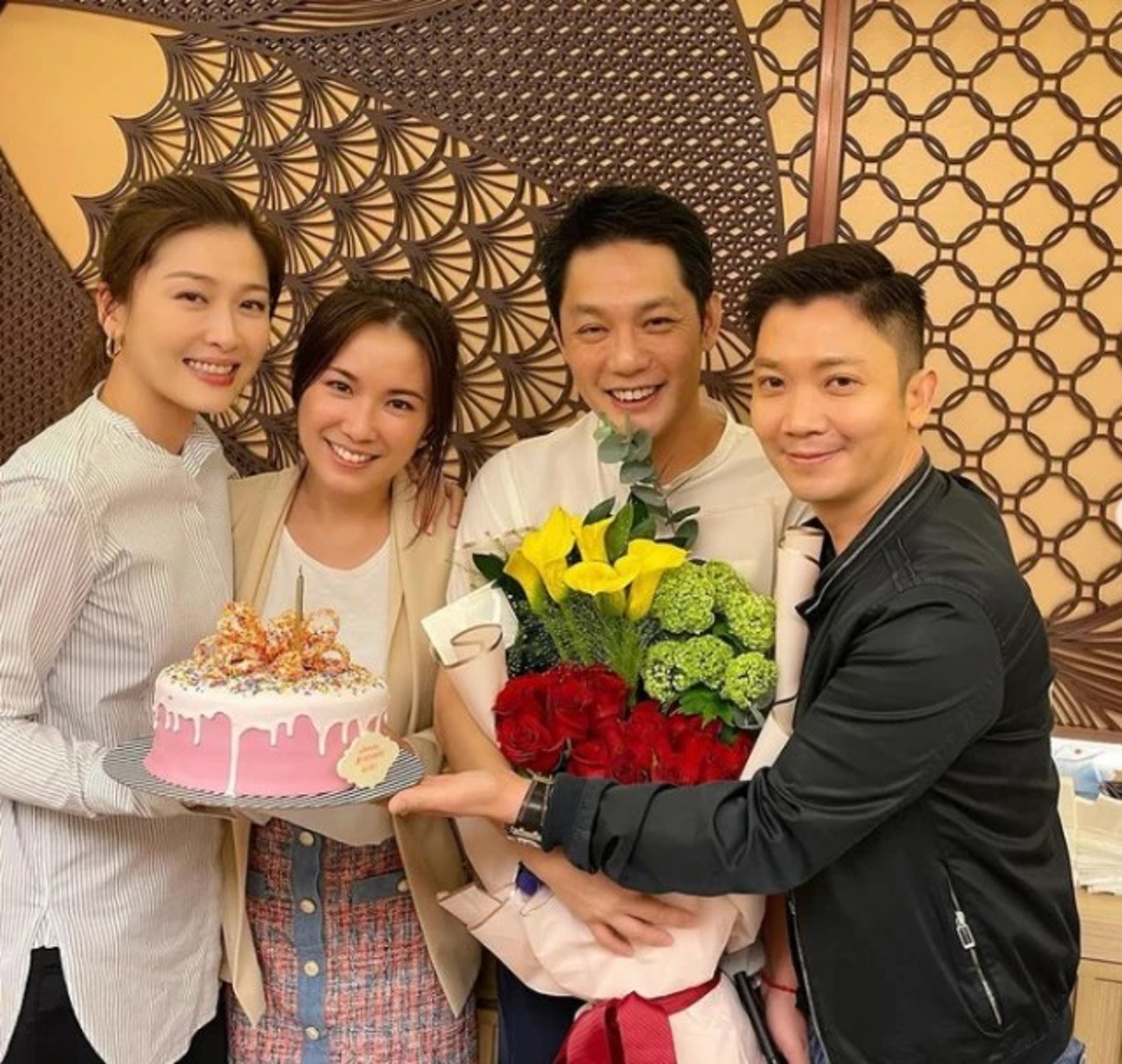 周丽淇|周丽淇甜蜜秀恩爱晒出丈夫所送鲜花，信件曝光傅程鹏对妻子昵称