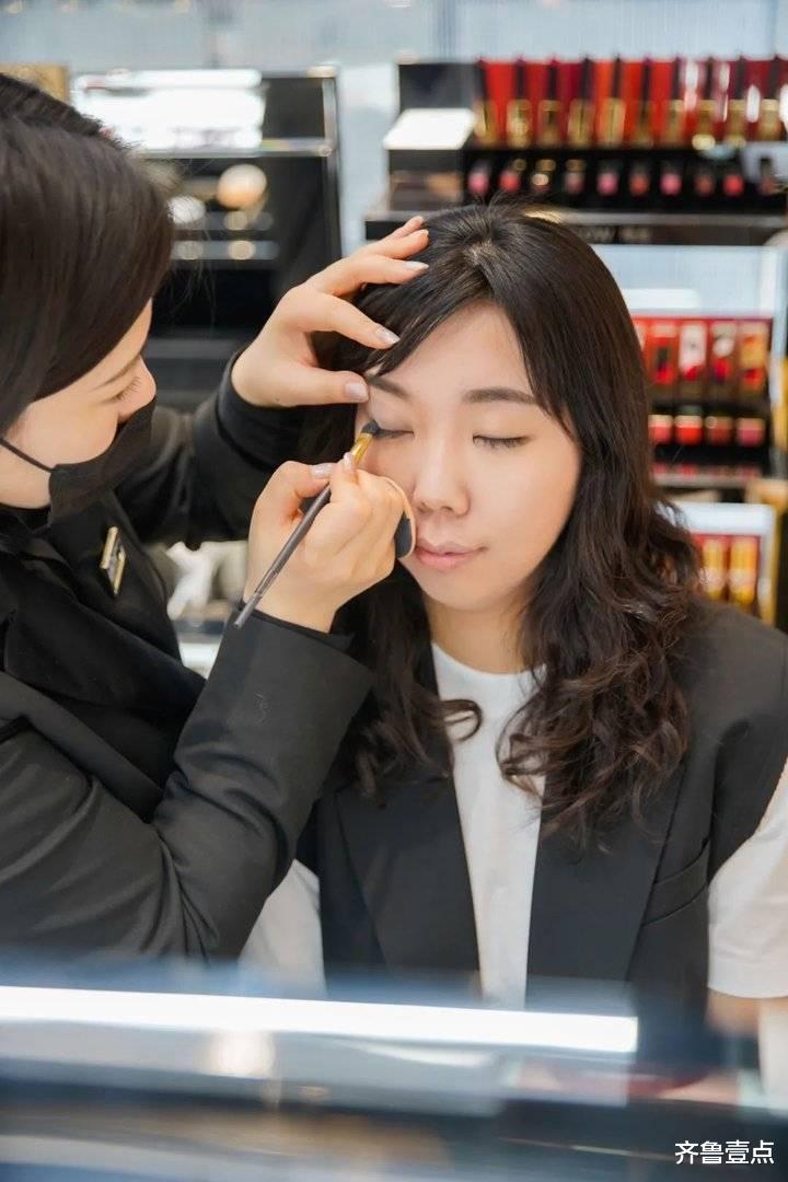 齐鲁壹点 银座“女王加冕日”完美收官！职场素人华丽蝶变迎来“高光时刻”