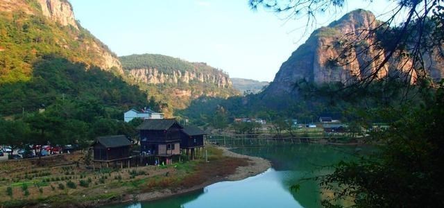 浙江省 浙江人气景点,被称为浙东张家界,是典型的丹霞地貌