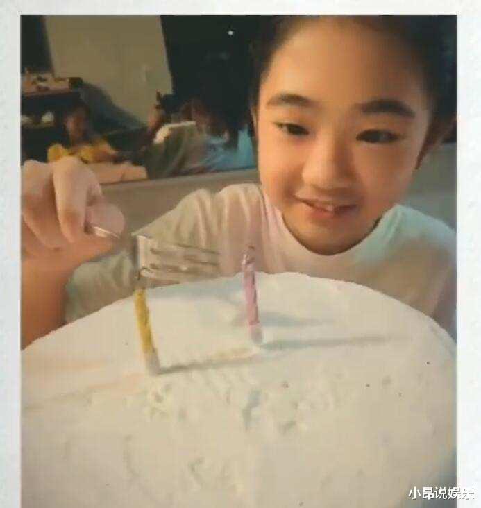 grace|《爸爸去哪儿》Grace已成小美女！11岁正脸大变样，身材像妈妈