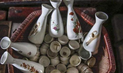 舜网 大爷地里发现老古董，刨出来全村人都蒙了，钱币会跑？