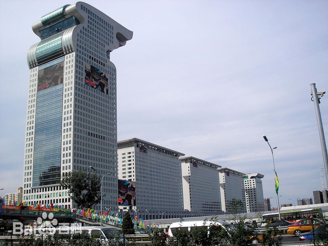 新濟南人小李 110個建筑界的“金酸莓獎”，國家發(fā)改委：嚴(yán)禁建設(shè)“丑陋建筑”