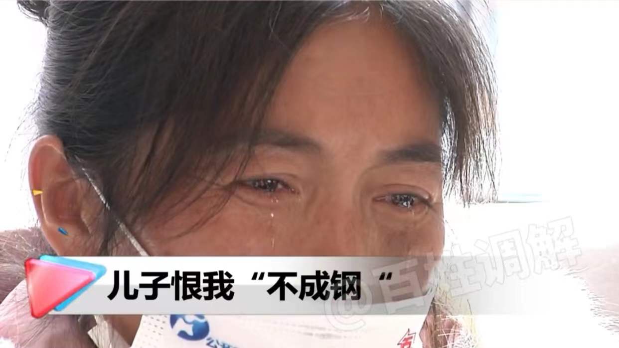 母亲太过于邋遢,22岁儿子忍无可忍怒打母亲,直言从小就恨她