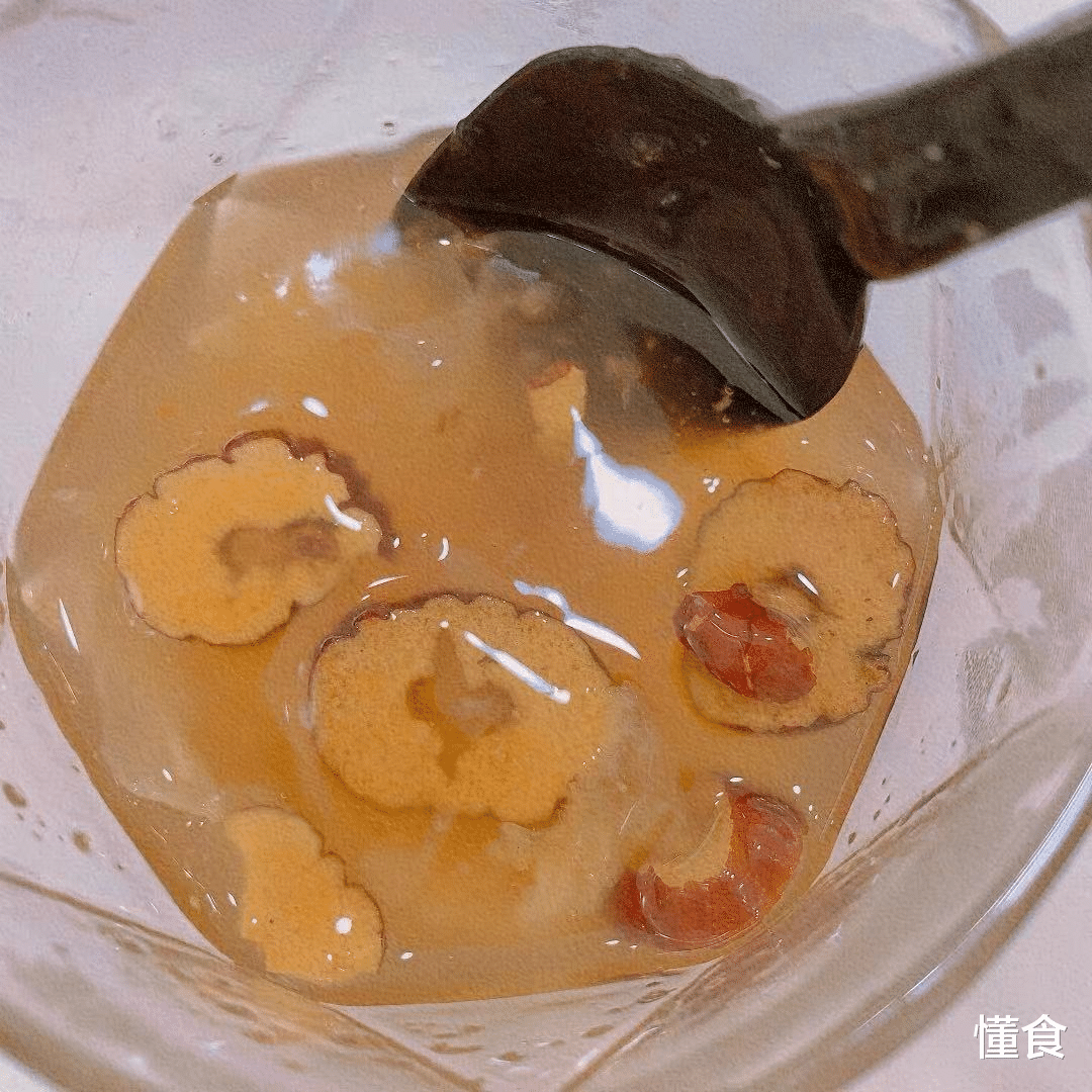 美容养颜 秋冬，女性必备这3款美食，调经补血，美容养颜，面若桃花显年轻