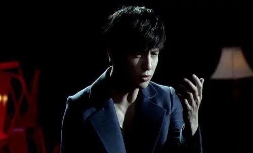 薛之谦|5位没“偶像包袱”的明星，邓超竟去路边贴膜，雷佳音是各种自黑