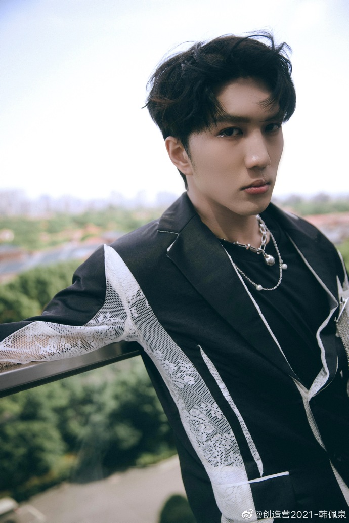 迪丽热巴|拾光盛典：肖战闪钻西装亮相，迪丽热巴压轴，韩佩泉被群嘲