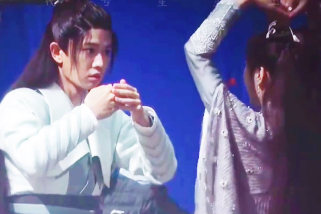 迪丽热巴|迪丽热巴《驭鲛记》捉妖师怒比爱心，任嘉伦肌肉鱼王燃爆全场