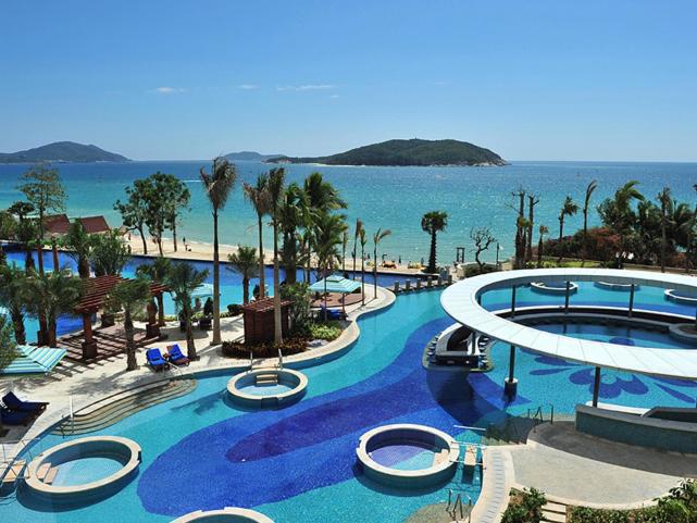 热点微评社 胡搅蛮缠！游客在“浴室内摔伤”索赔6000元：酒店欺负外地人！