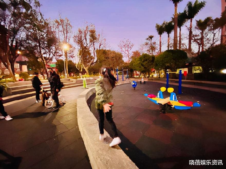 周杰伦|周杰伦晒5岁女儿近照，Hathaway的侧脸像极了妈妈昆凌