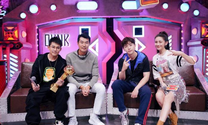 詹姆斯·哈登|哈登受伤,名宿王仕鹏大笑!不堪压力发400字公开道歉:我和老朱在开玩笑