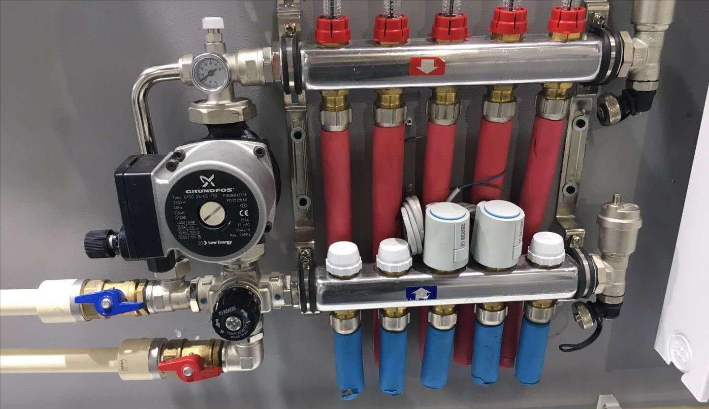 地暖打了8个压，半个月后掉了0.5个压，正常吗？为何会下降？