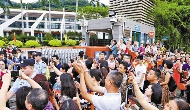 依科育儿吧|继中考改革之后，“高考复读”也被限制，网友表示：早该改革了