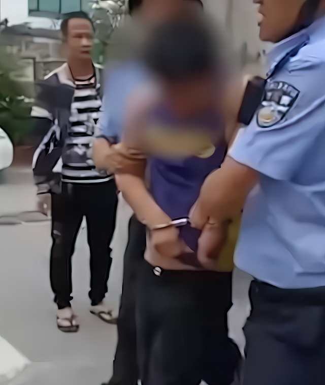 贯丹萱 广西北流：男子强闯幼儿园砍伤18人，血库告急市民排长队献血