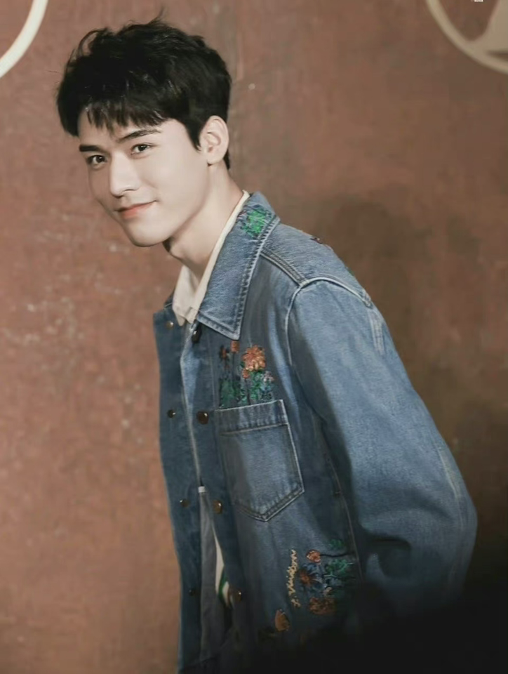 釜山行|LV大秀：热巴刘亦菲生图惊艳、爱豆们各有千秋、白敬亭连比三心