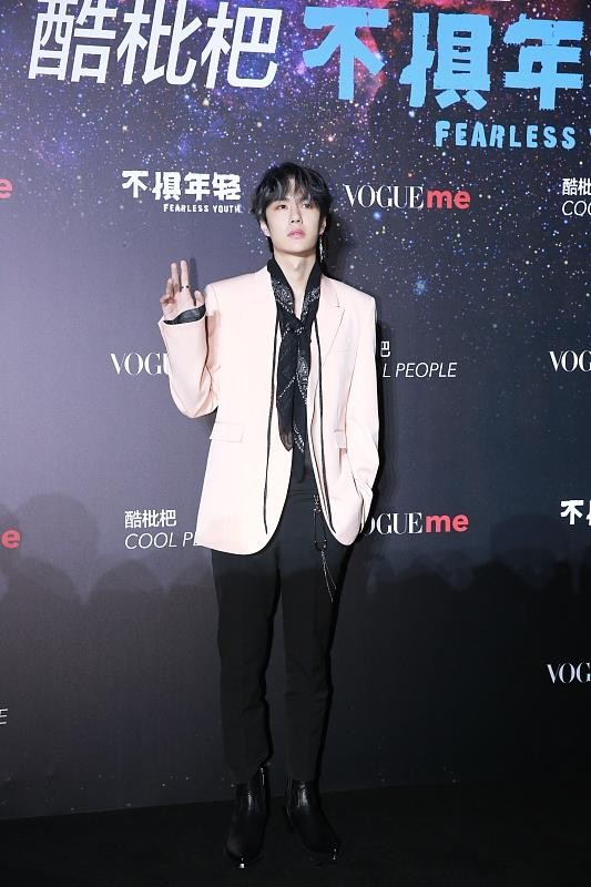 宋慧乔 王一博真不适合寸头,虽然更有男人味,配垫肩服装却显“肿”