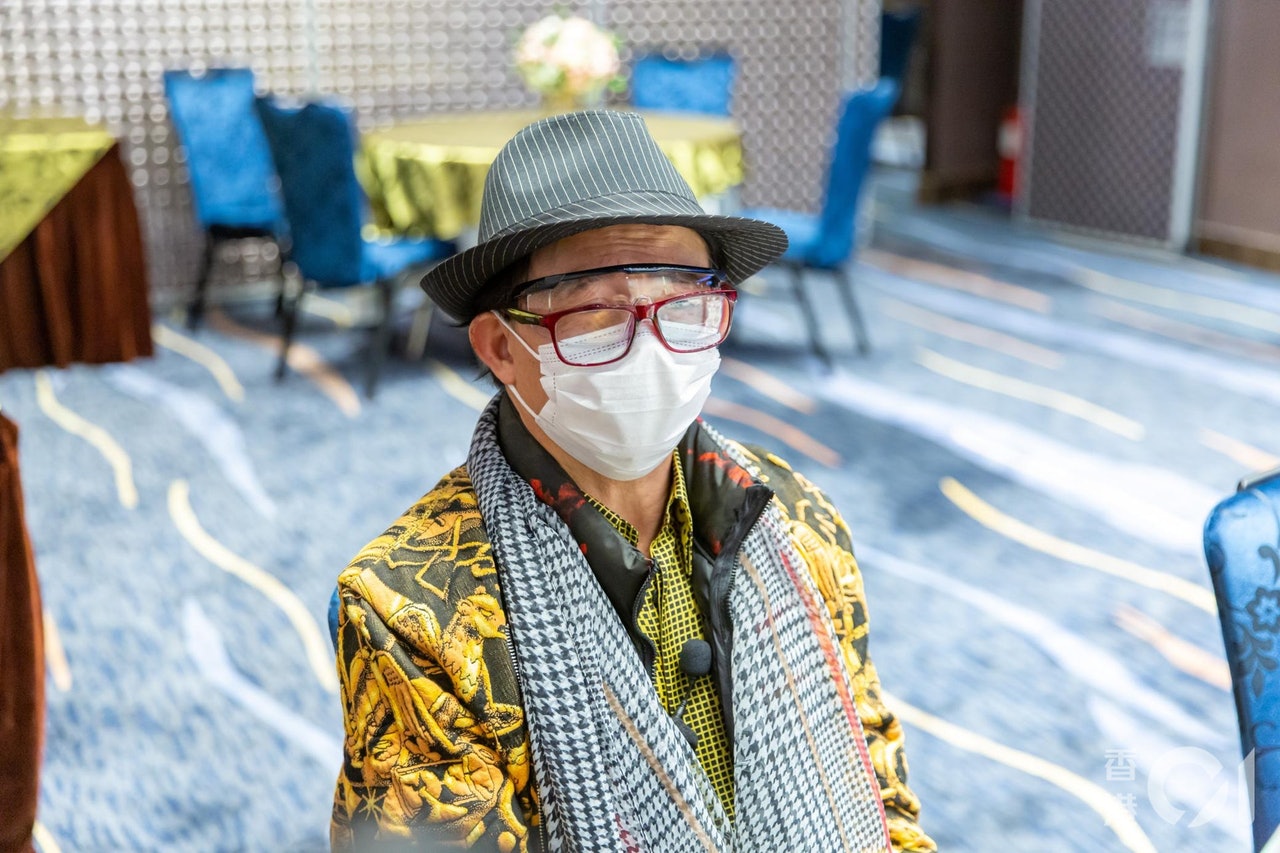 梅启明|众叛亲离！梅启明小16岁娇妻炮轰老公出轨，亲妈也痛斥其财迷心窍