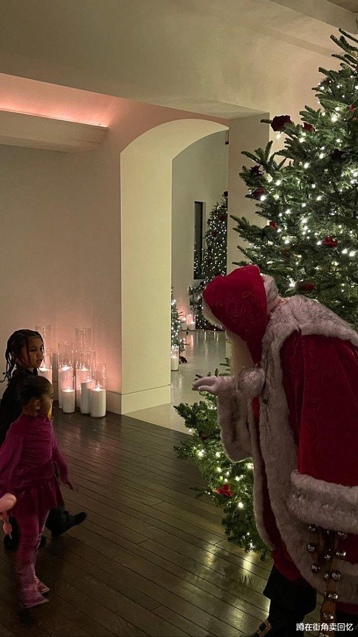 景甜|卡戴珊家疯狂狗血的一年！离婚订婚，出轨复合，小小妹偷偷生二胎