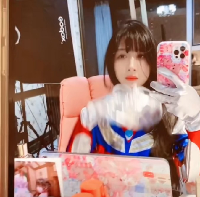 杨钰莹|蔡萝莉翻车视频上热搜，面容完全不像萝莉，被粉丝称为阿姨