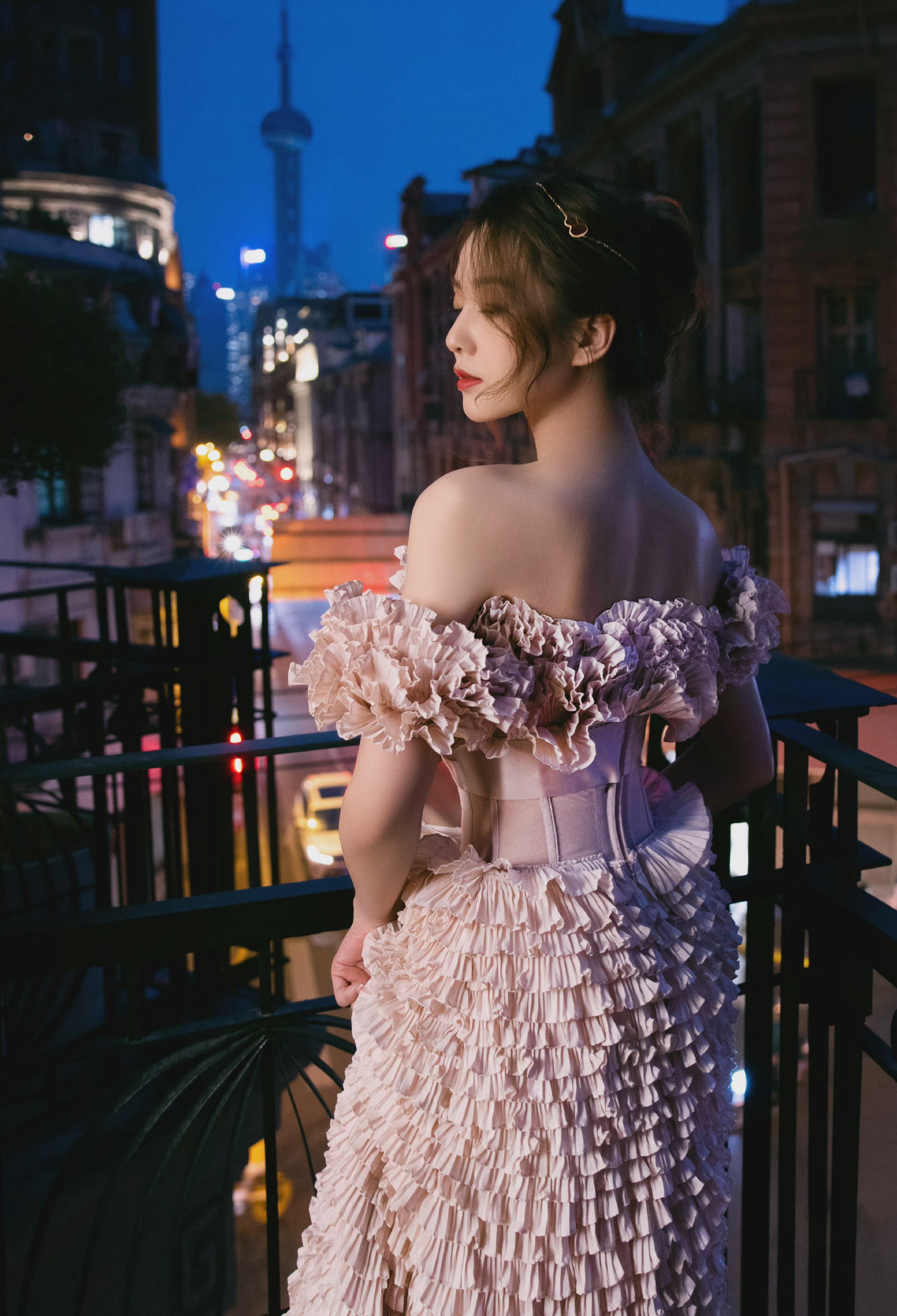 刘诗诗|刘诗诗天鹅颈有多绝？一字肩礼服尽显锁骨线条，优雅气质扑面而来