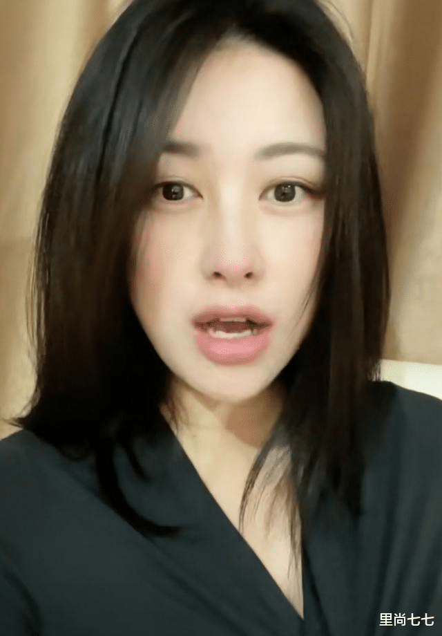 朱珠|朱珠产后6天露面！胖几十斤变大眼睛撞脸秦岚，一脸憔悴太真实