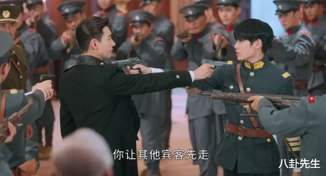 陈星旭|这部民国剧好离谱，演员妆发超时尚，男主靠耍帅拿下整个上海