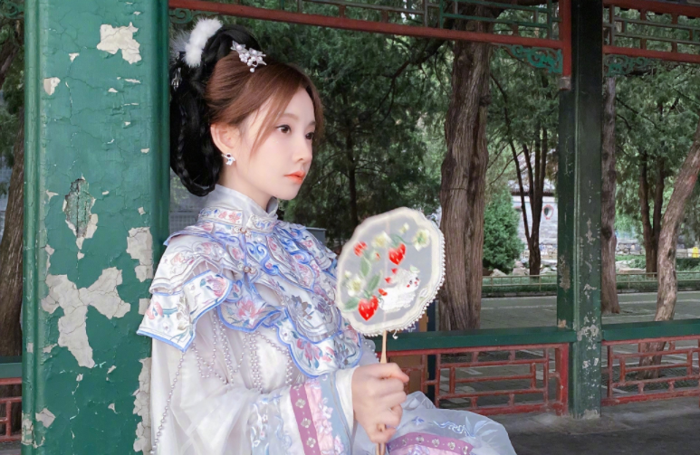 冯提莫|冯提莫风格转变猝不及防，歌曲与戏曲结合惊艳网友，真是太努力了