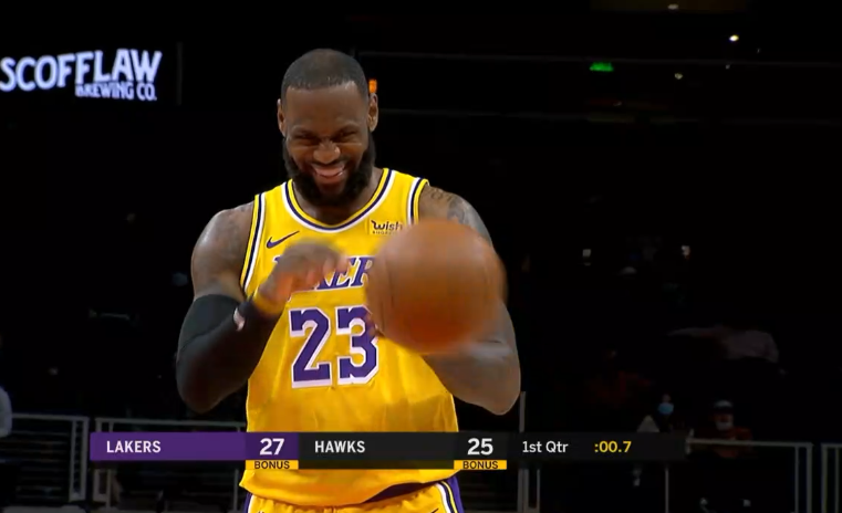 勒布朗·詹姆斯|朗多喋喋不休干扰詹皇，詹姆斯忍不住咧嘴大笑，控制情绪三罚全中