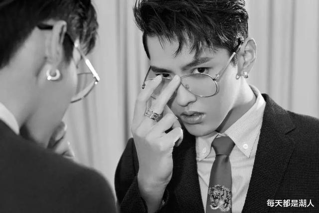 每天都是潮人|“吴签”事件后,杜蕾斯广告新文案火了,吴亦凡:谢谢,有被内涵到