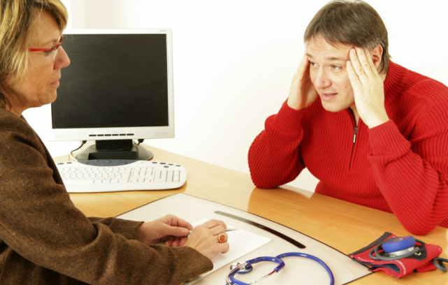 脑梗|年轻情侣相继得脑梗！医生怒斥：睡前常做1件事，血液比油还粘稠！