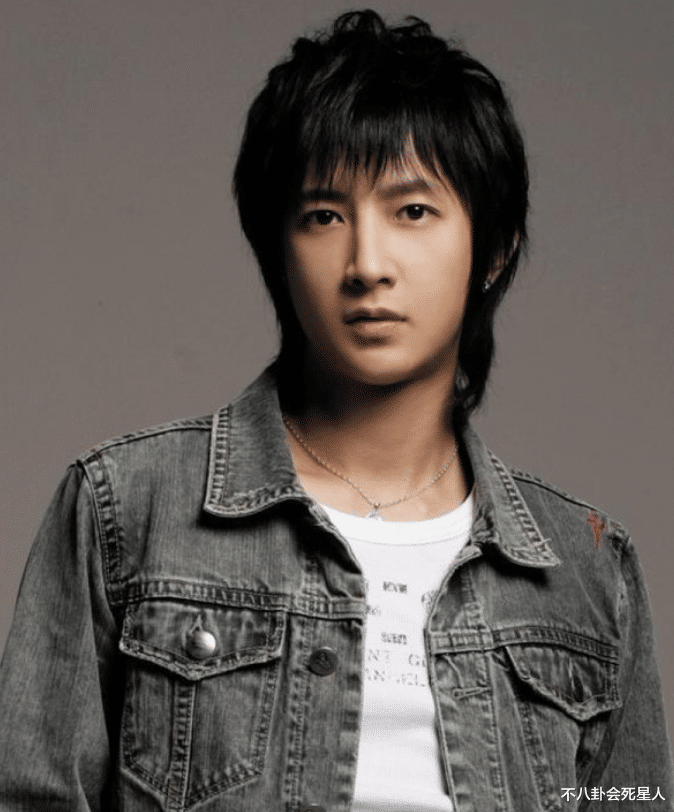 型男|“男版鞠婧祎”都变成阳刚型男，脂粉气的男爱豆，终于做出改变了