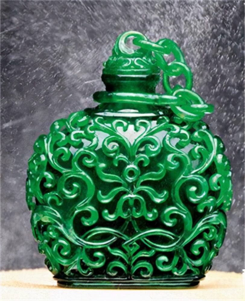 鼻烟壶|清朝翡翠工艺集大成者,竟然是一个小小的鼻烟壶