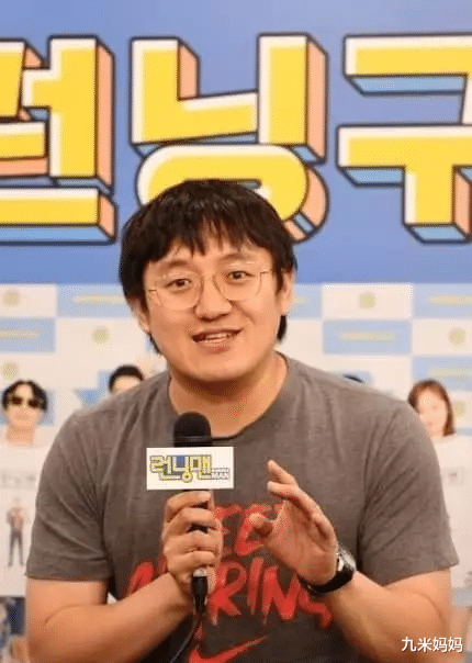 金钟国|金钟国出道时一直戴墨镜，本以为是显得神秘，没想到是因为长得丑