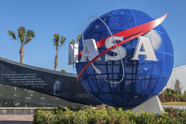 NASA承认遭受重挫!重返月球的目标被迫修改,中方专家笑而不语