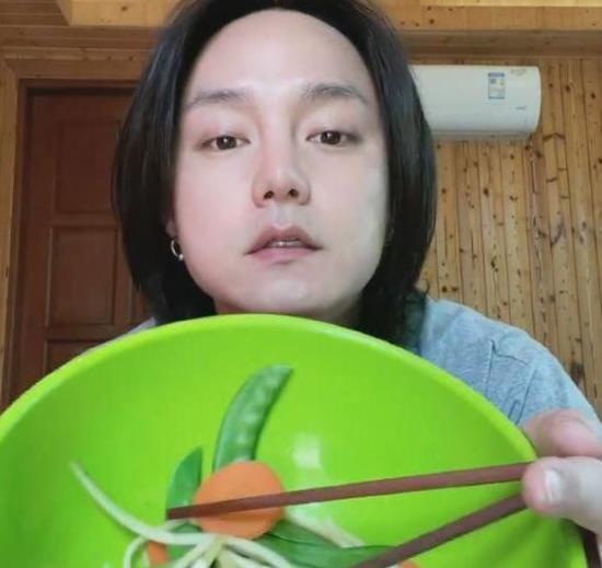 1988|《1988》王祖贤扮演者成健美女王，意外曝光黑料：公开“摸”男星