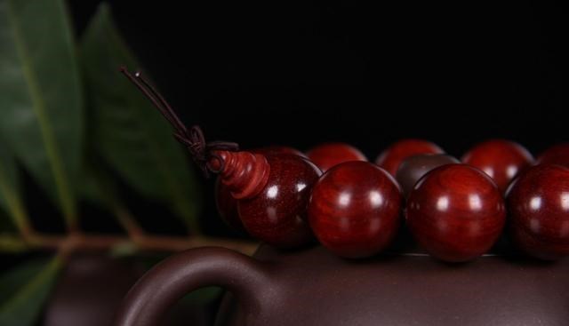 银元|小叶紫檀很难玩吗？“6盘5不宜”，概括了小叶紫檀的盘玩和保养！