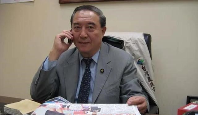 柯俊雄|柯俊雄横跨港台影坛和政界的传奇一生