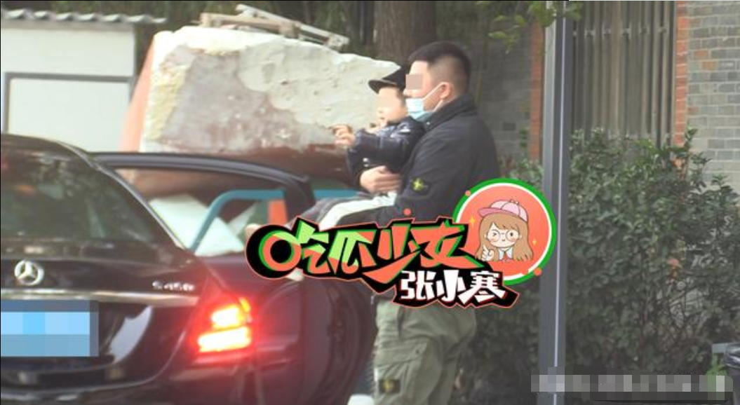 赵丽颖|赵丽颖2岁儿子探班妈妈拍摄现场，低调有礼貌，正面曝光超像妈妈