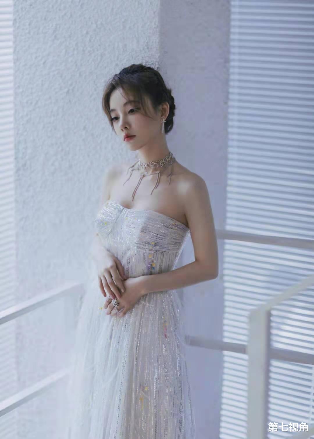 长津湖|冯提莫小女生风格，哈利波特围巾毫不违和，魔法小女巫可爱俏皮