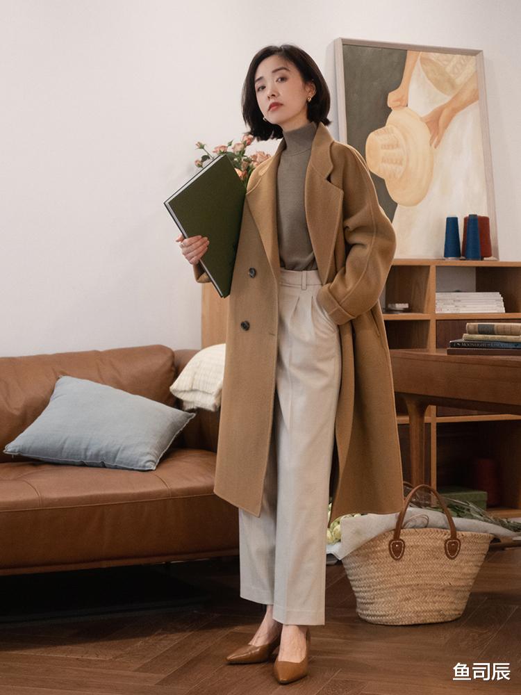 鱼司辰 30+的女人常备这几条裤子，搭配上针织开衫或者毛衣，百搭又高级