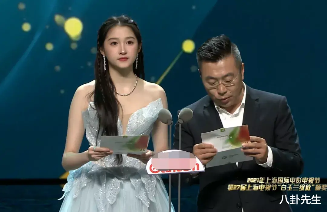 霍启刚|白玉兰颁奖礼：白百何穿深V秀事业线，《觉醒年代》成最大赢家
