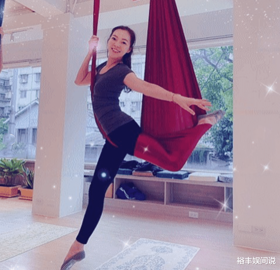 郭富城|富士康老板娘与女儿展示超难动作！46岁仍貌美如花，被赞两位少女