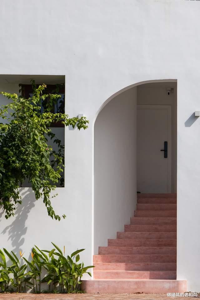 越南女服装设计师的家，当作一件艺术品来设计，空间丰富又有趣