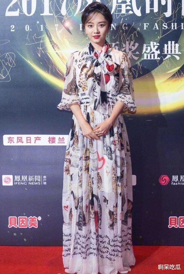 迪丽热巴|热巴撞衫多位女明星，每次都能完胜，好身材是关键！