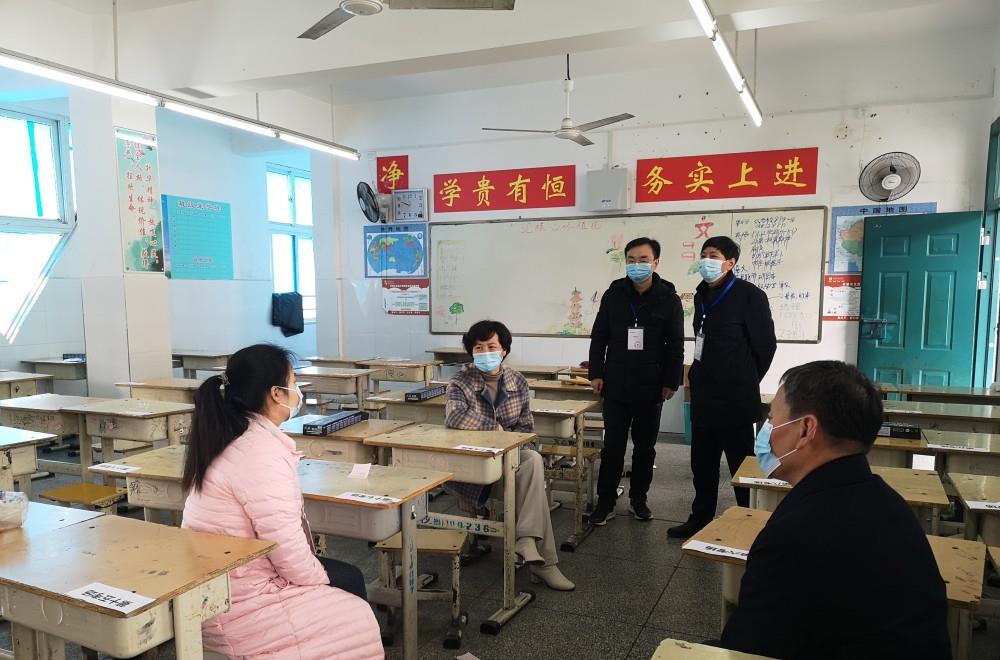 教师|网友怒斥教师“没人逼你，天天抱怨”，教师抱怨工作辛苦有错吗？