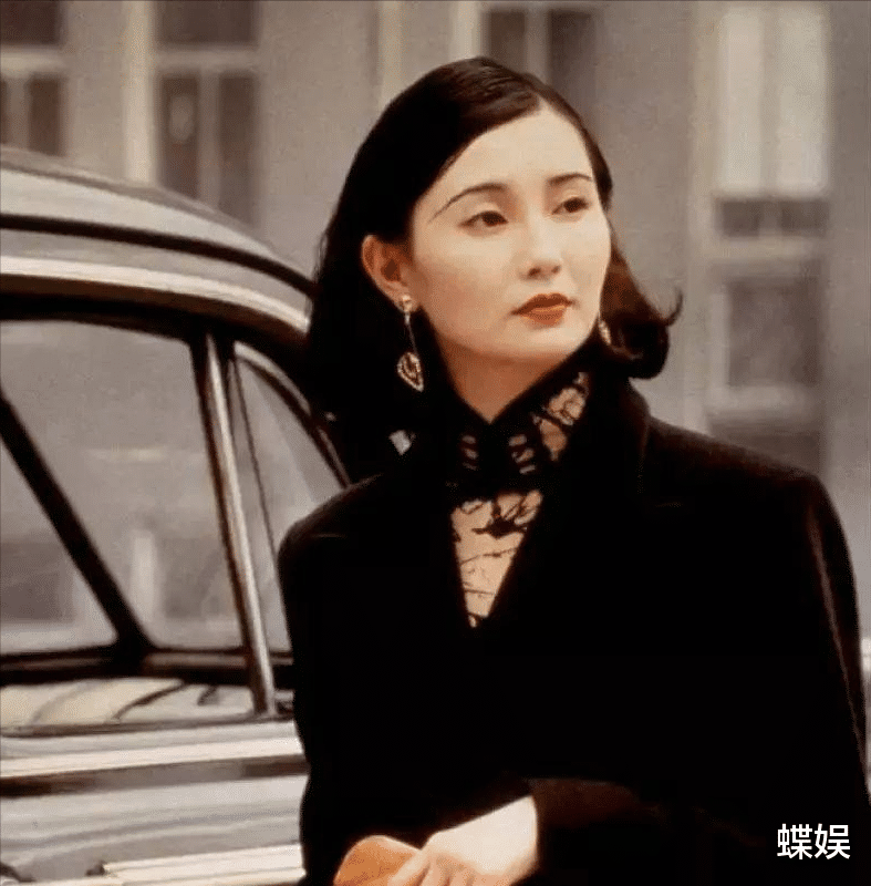 张曼玉|张国荣最想娶的女人，梁朝伟为她疯狂，她却觉得自己的美貌误事