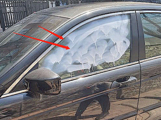 女司机乱停耽误大爷装修,大爷拿喷漆报复,给你穿身“白衣服”